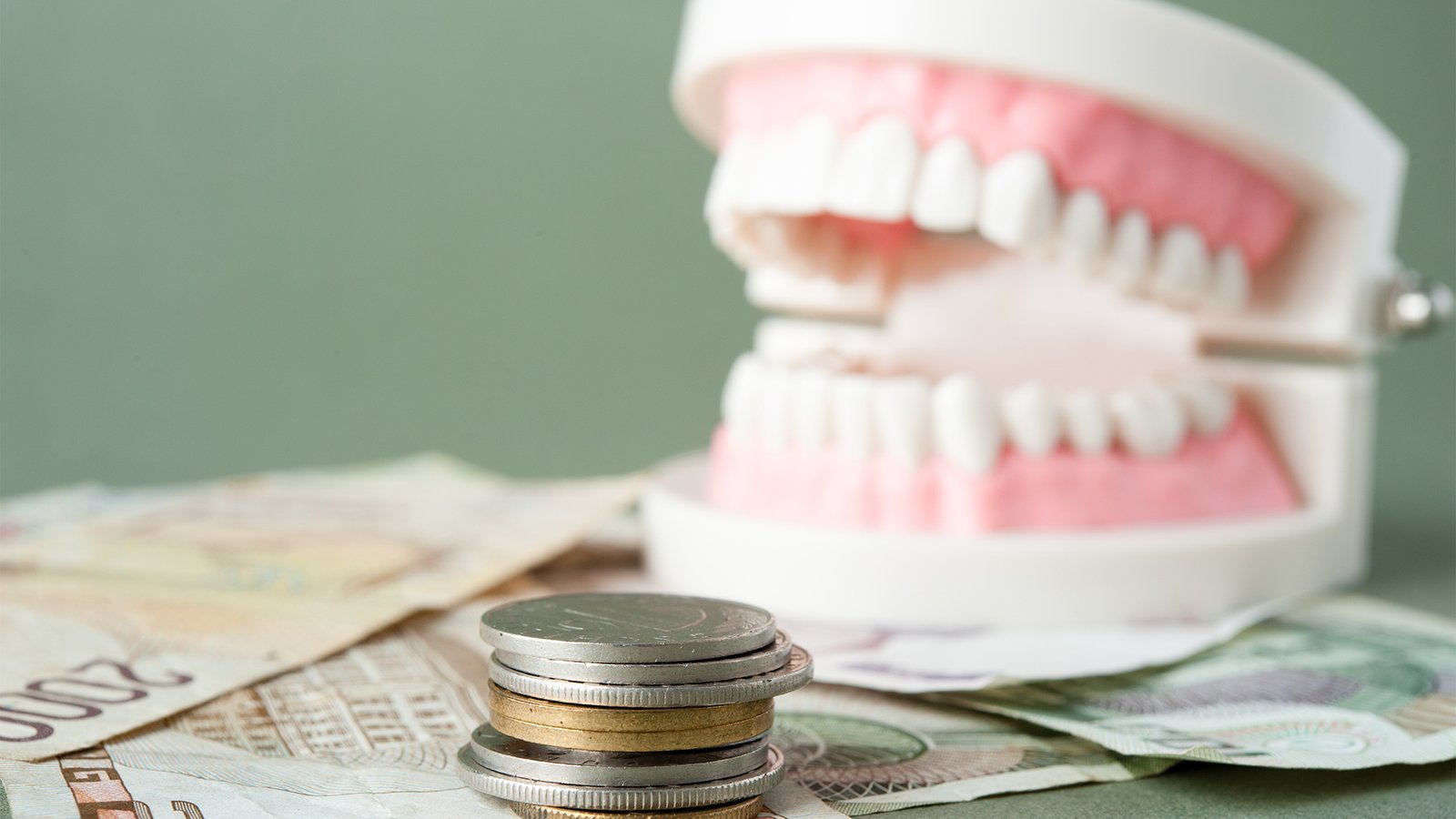 average cost of dental implants near İstanbul Kristal Clinic